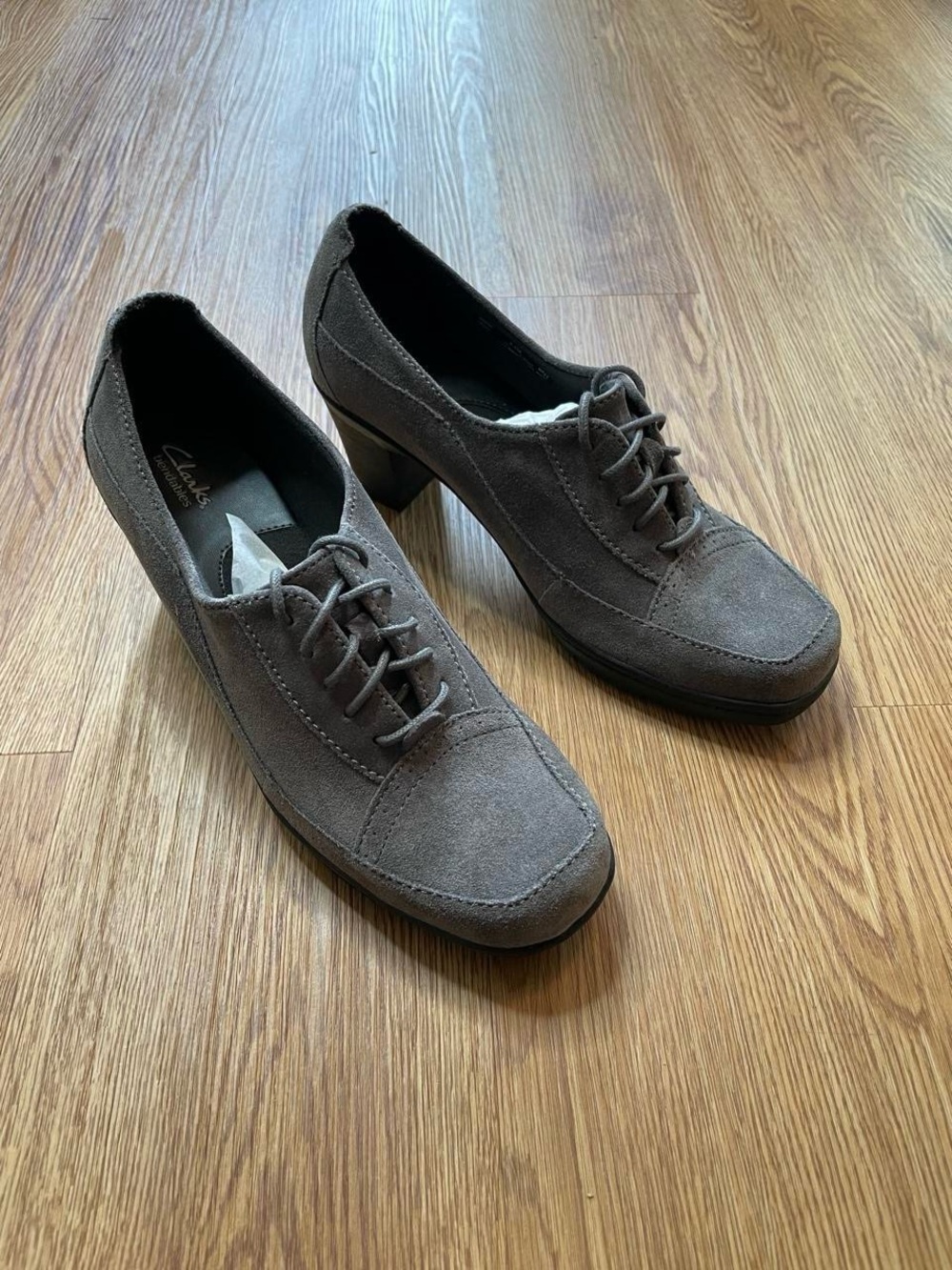 Clarks bendables Gray Suede Lace Up Oxford Heels